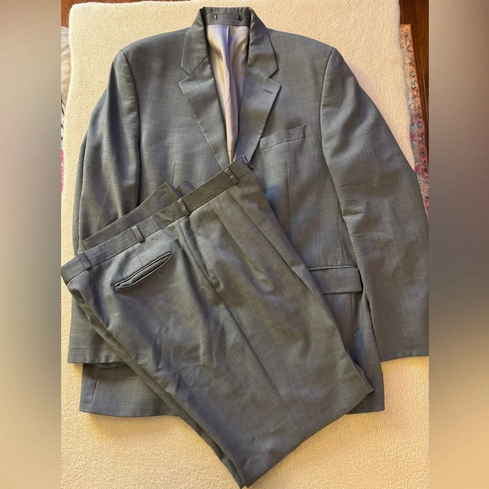 Chaps Men's Suit in Olive
